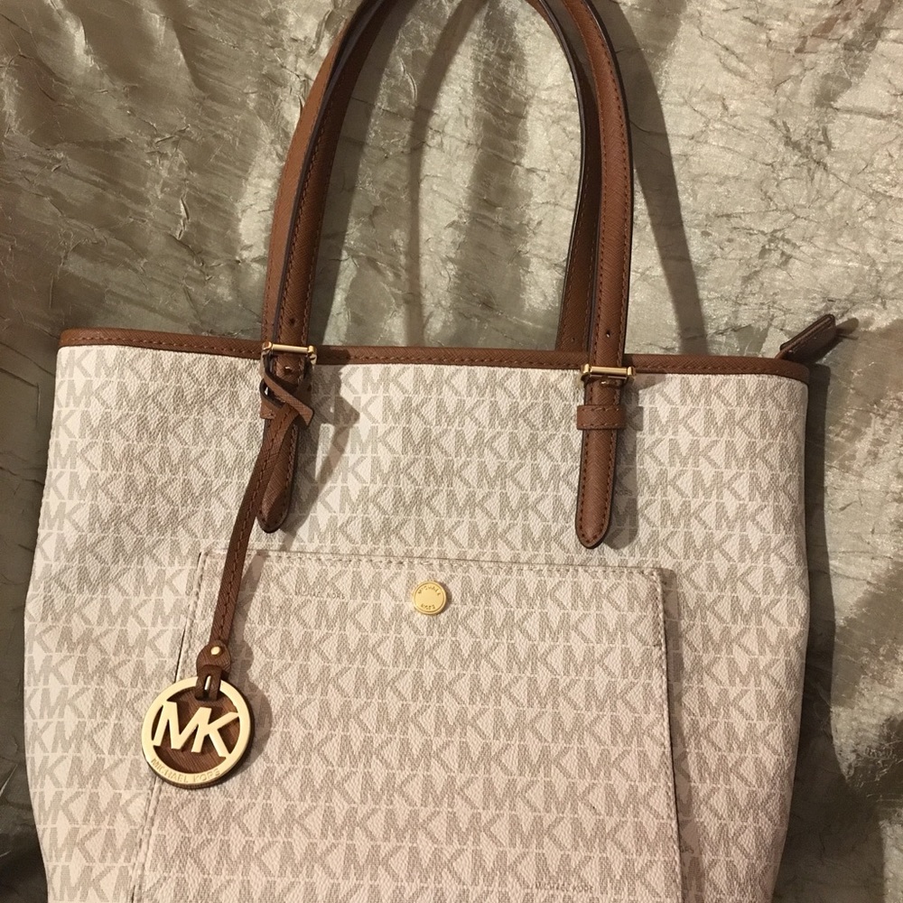 Michael Kors medium purse 👜